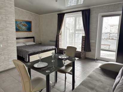 Студія для 2-4 осіб. Дуже тепла. Ціна за 2-х за добу. Р-н ХНУВС Кам'янець-Подільський