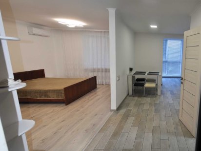 Затишна двокімнатна квартира в центрі поруч з військовою частиною. Кам'янець-Подільський