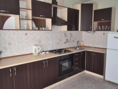 Трикімнатна квартира в центрі міста не подалік військової  частини Кам'янець-Подільський