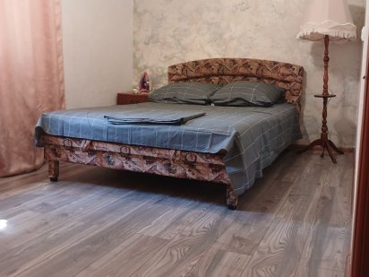 Посуточно квартира в центре города 1 этаж.