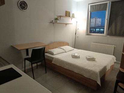 Є бомбосховище, 1к на Ревуцкого 40В біля метро Харківська Киев