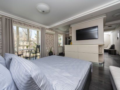 Современная квартира хорошего уровня по ул Соломенская 27 Киев