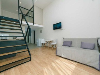 Подобово- стильні дворівневі апартаменти, біля метро.Є своє укриття! Киев