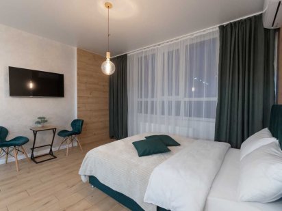 Затишна квартира в будинку з Генератором - подобово, поруч із метро. Київ