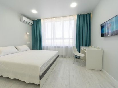 Подобово, за 5 хв. від метро, затишна студія, у будинку з Генератором. Киев