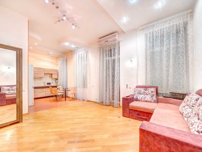 Однокомнатная посуточно. ул. Бориса Гринченка, 10а. Центр. Майдан Київ