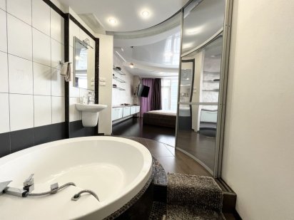 Квартира с Джакуззи в Мост Сити вид на днепр Днепр