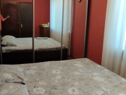 Сдам 2х к квартиру  20 метров от  9й посуточно,почасово.звоните