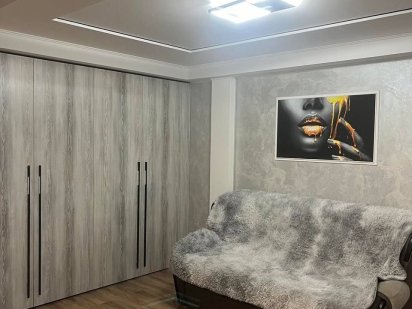 Космос (р-н ТЦ Варус) сдам посуточно уютную квартиру студию