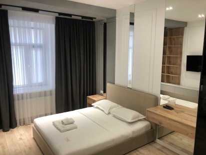 Вул. Шпитальна 28/Оренда житла Подобово однокім. квартира/для 4 осіб Львов