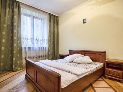 Гнатюка 3 біля Оперного,2 кім, Паркінг! Львів