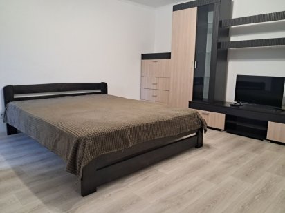 Сдам на сутки, на неделю  3х комнатную квартиру на Олександра Поля Днепр