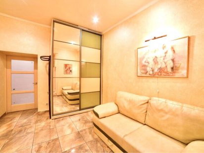 ЦЕНТР- тц ФОРУМ, тц Ашан, дуже затишна квартира. Львов