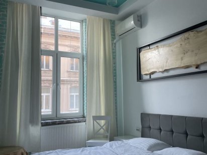 Zefir Deluxe центр Винниченка 4 пл Митна Личаківська госпіталь житло Львов