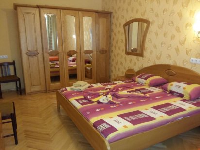 3-комнатная раздельная квартира 1 минута метро Дружбы Народов. Київ