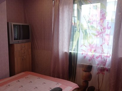 Подобово погодинно 2х кім квартир 6місць вода є постійно перший поверх Киев