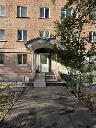 Продам торговое помещение 95кв м по клубной 97 - фото 1