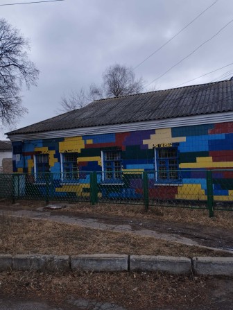 Гребінка, поруч вокзал, окрема будівля - фото 1