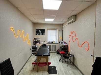 Продам приміщення з діючим салоном краси Сумы