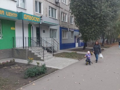 Продам приміщення на першій лініїї на Металургів під салон, магазин і Сумы