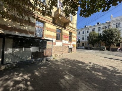 Продам комерційне приміщення, центр Черновцы
