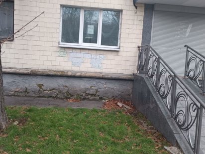 Нежитлове приміщення з виходом на червону лінію  в центрі міста Полтава