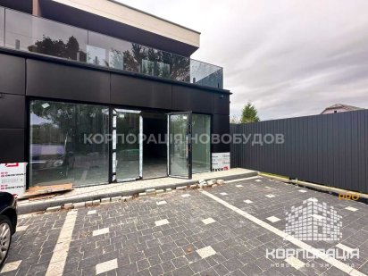 Продаж комерційного приміщення з ремонтом,ФАСАД,новобудова біля Центру Ужгород