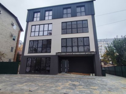 Продам Торгово - офісне приміщення Центр вул Грушевського, 1200м2, Черкаси