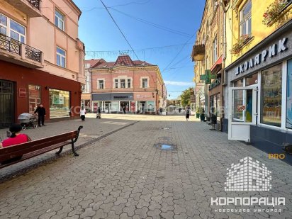 ЦЕНТР! Продаж комерційного приміщення на Корзо у прохідному дворику Ужгород