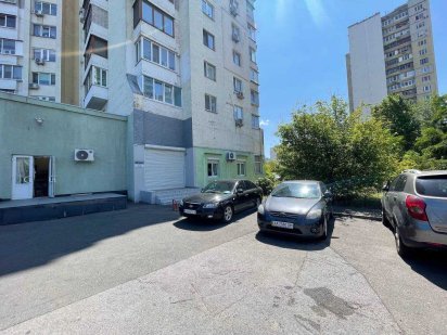 Фасадное коммерческое помещение. Бажана, 30. Київ