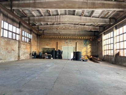 Продам складські приміщення з рампою за 15 км від м. Вінниця. Винница