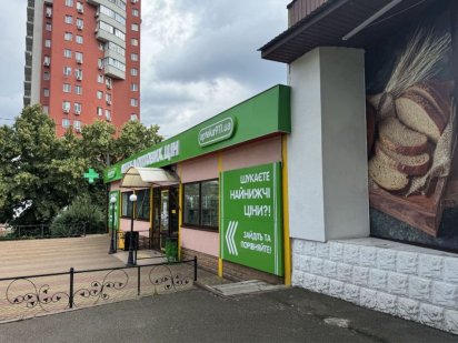 Продаж окремоі будівлі з землею під реконструкцію. Фасад комерція Київ