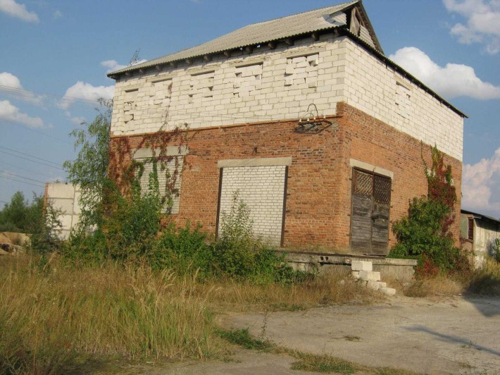 Продаєтьсчя об'єкт промислового призначення.З ділянкою 9 соток землі. - фото 1