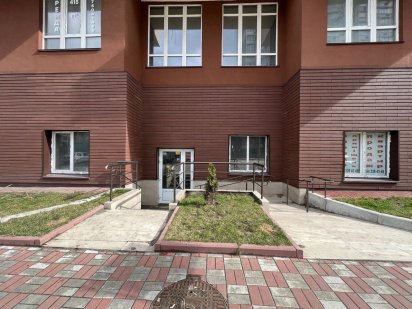 Продаж фасадного приміщення вул. Польова 73 Київ