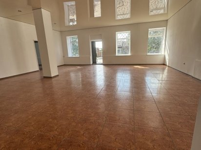 Продаж окремоі фасадноі будівлі. Для Вашого офісу, лікарні, магазину Кропивницкий