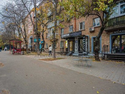 Продаж фасадного приміщення з ремонтом.  Ольжича 4. Теліги. Дорогожичі Киев