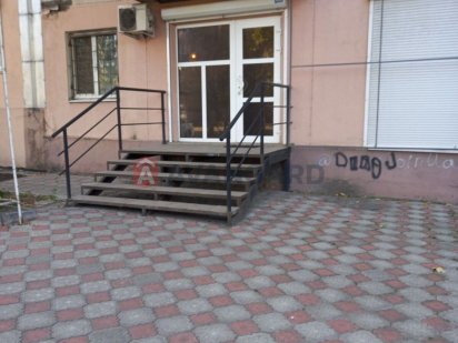 Продам приміщення під магазин, салон, кафе, Малий ринок.