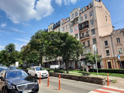 Антоновича 3,пл.Толстого,нежилой фонд,офис,салон,ателье,шоурум.Фасад Київ