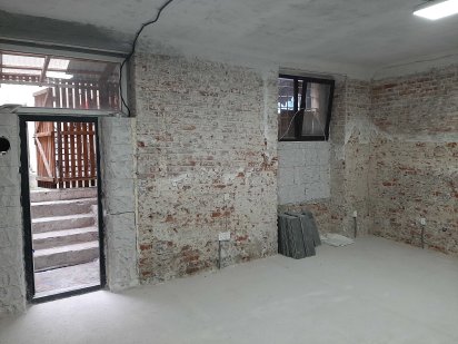 Центр. Цокольне приміщення 75 м. Окремий вхід. Базовий ремонт. Без %