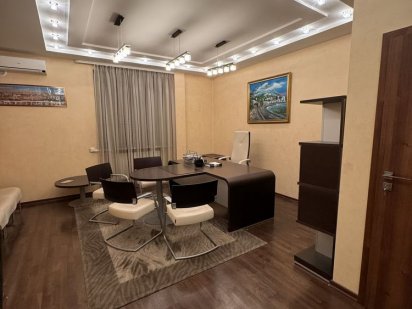 Продажа офисного помещения в центре города, с мебелью,своя парковка Дніпро