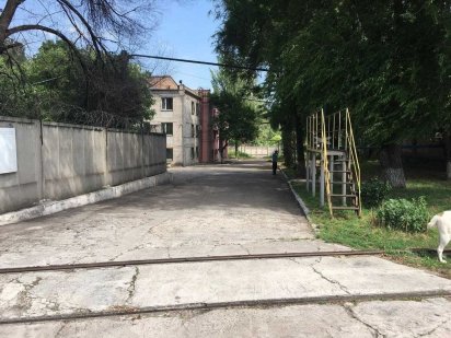 Продається комплекс виробничих та складських приміщень.