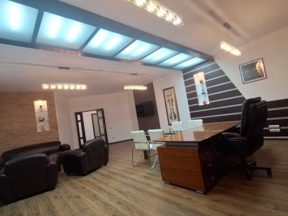 в. Зелена ,бічна в.Олеся продаж приміщення вільного призначення Львів