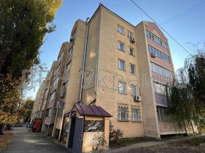 3-к кв-ра 96 кв.м., на 1 поверсі, у фасадному будинку. Під бізнес Київ