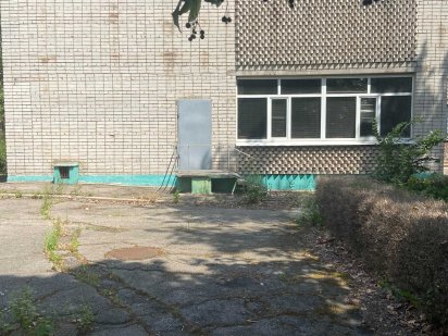 Нежитлова будівля 5256 кв м, вул. Синенка Сергія, 67А