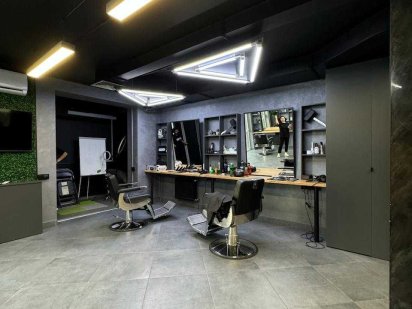 Продаж комерційного приміщення вул. Героїв Упа 73 орендар барбершоп Львов