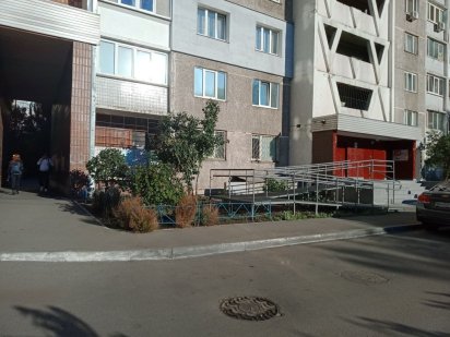 Продается 2комнатная квартира на первом этаже под любой вид деятельнос Киев