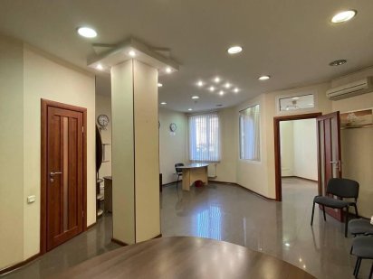 Продам офис с ремонтом, мебелью и техникой в центре города 