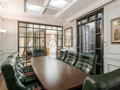 Офіс з дизайнерським ремонтом, 240м2, Центр, Олеся Гончара, Фасад Киев