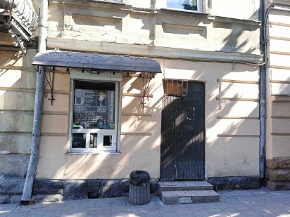 Центр! Окремий вхід! Приміщення 16,8 м² на вул. Зернова, 1 Львів