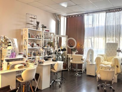 Продам студію манікюру Київ